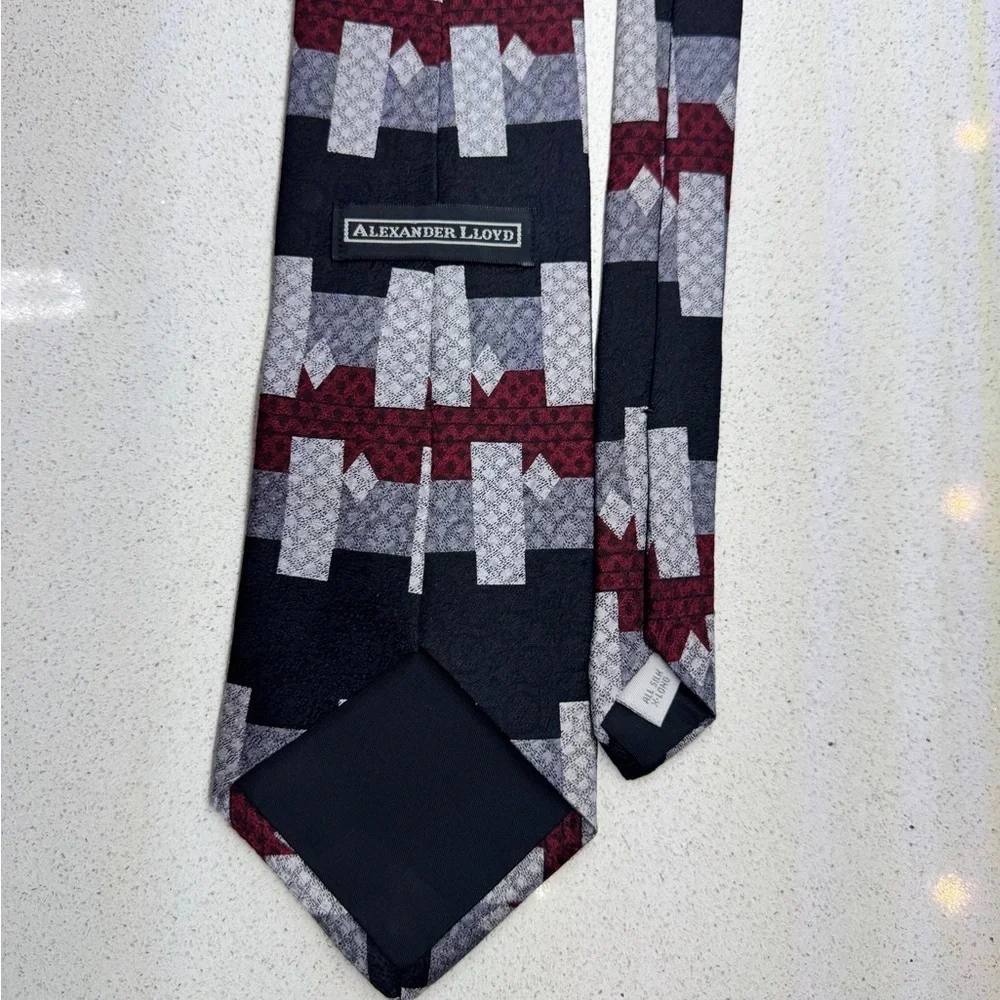Alexander Lloyd Geometric Black and Gray Tie XLong All silk
